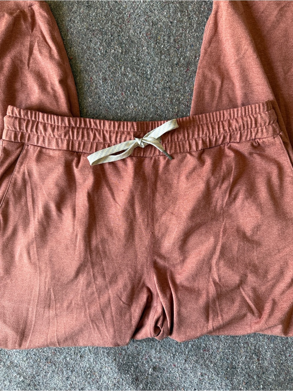 Vuori Performance Joggers in Rust/Burnt Orange Color (Size Small) - Picture 3 of 9